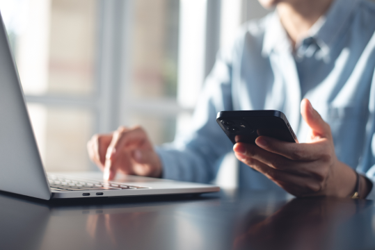 handlowcy analizują wdrożenie platformy B2B handlowcy analizują wdrożenie platformy B2B