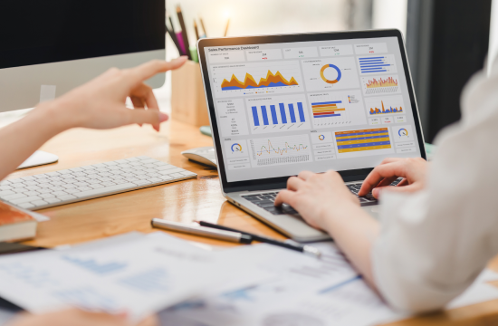 handlowcy analizują wdrożenie platformy B2B handlowcy analizują wdrożenie platformy B2B